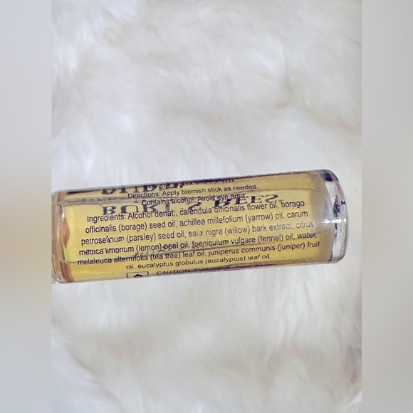 Burt’s Bee’s Outdoors Herbal Blemish Oil Sticks 7.5 ml - Picture 9 of 16